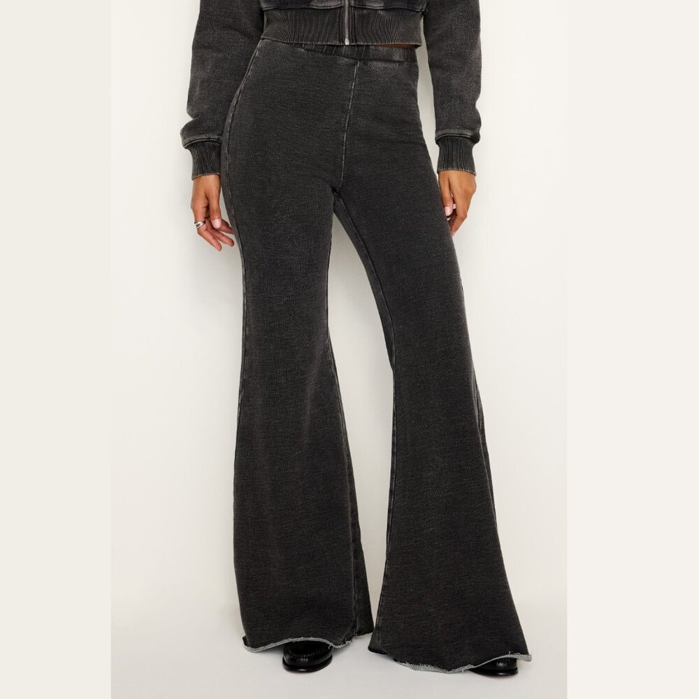 Jeanius Pull-On Flare Pants in Black